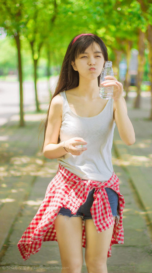 巴萨中场大将复出，球队整体实力得到提升，巴萨中场球员