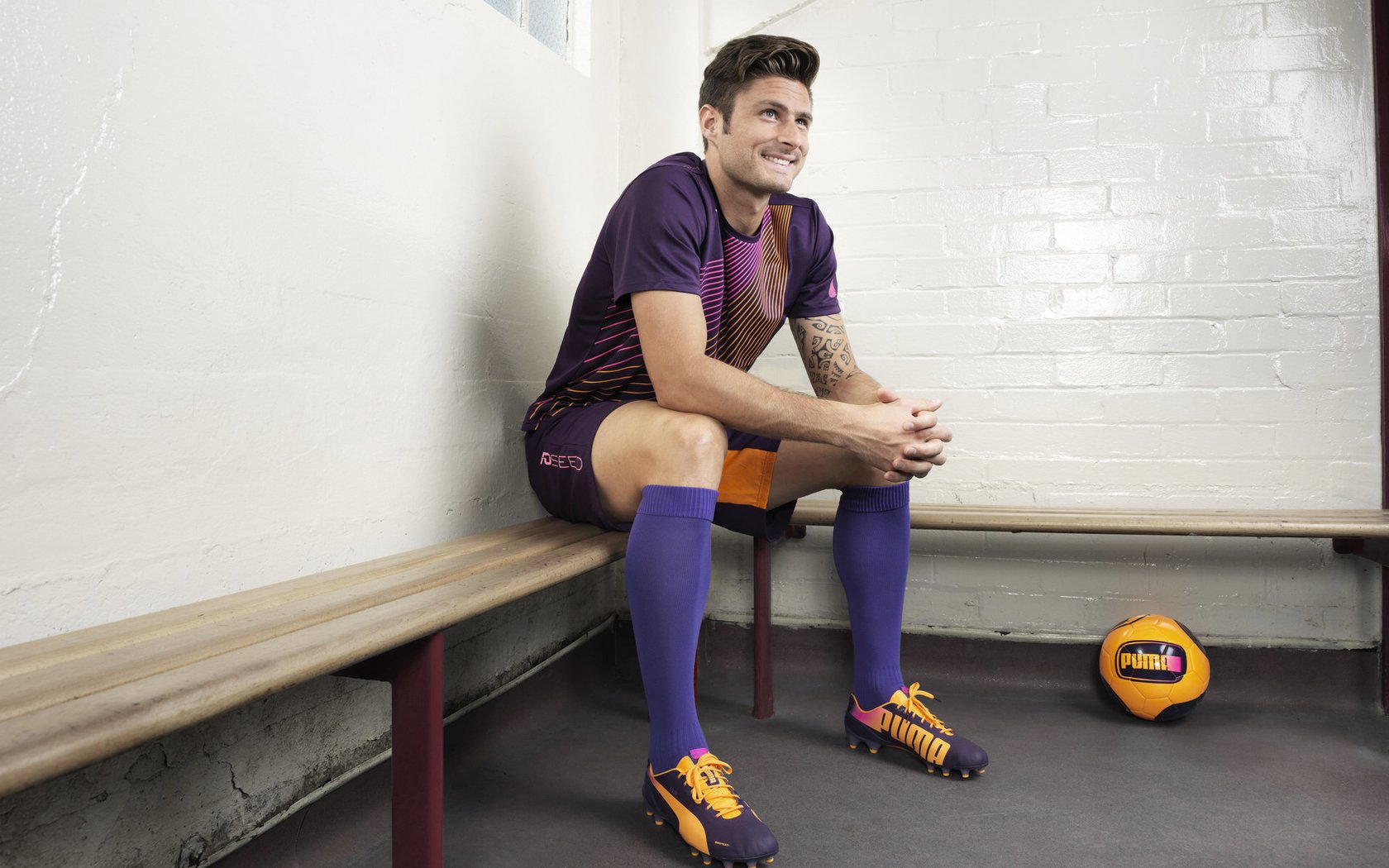 简:凭借极高的赛场嗅觉,打破对方防线助力全黑队获胜,简童百度百科